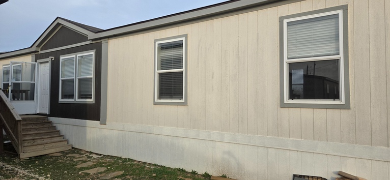 Move in READY!! Magnificent 7 2321 M7 Series Lytle TX