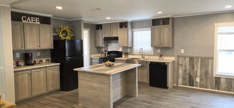 Move in READY!! Magnificent 7 2321 M7 Series Lytle TX