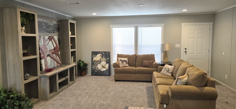Move in READY!! Magnificent 7 2321 M7 Series Lytle TX