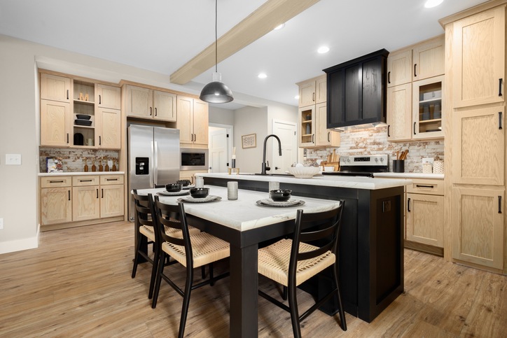 Manorwood Classic 32563AM | 3 bedroom, 2 bathroom, 1705 sqft home. Built by Cavco - Manorwood in Emlenton, PA.