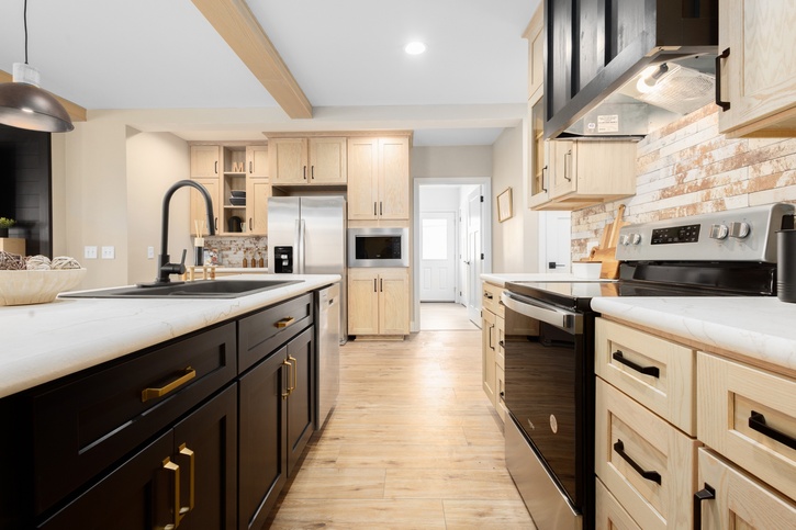 Manorwood Classic 32563AM | 3 bedroom, 2 bathroom, 1705 sqft home. Built by Cavco - Manorwood in Emlenton, PA.