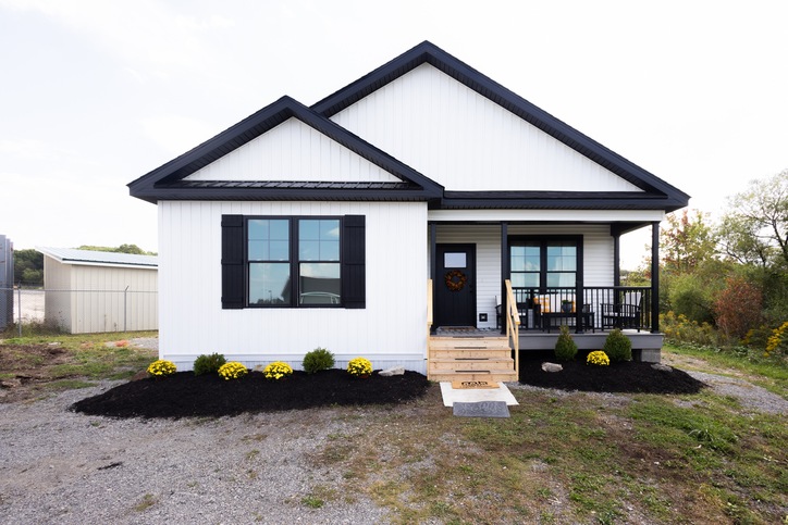 Manorwood Classic 32563AM | 3 bedroom, 2 bathroom, 1705 sqft home. Built by Cavco - Manorwood in Emlenton, PA.
