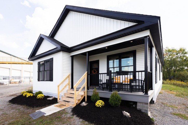 Manorwood Classic 32563AM | 3 bedroom, 2 bathroom, 1705 sqft home. Built by Cavco - Manorwood in Emlenton, PA.