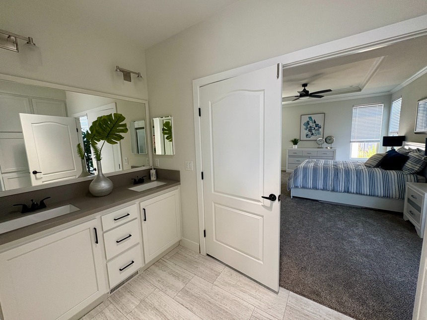 Pacific Palace - Primary Bathroom