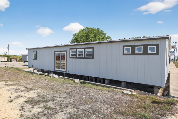 Hidden Shores 32563A | 3 bedroom, 2 bathroom, 1717 sqft home. Built by Cavco - Seguin in Seguin, TX.