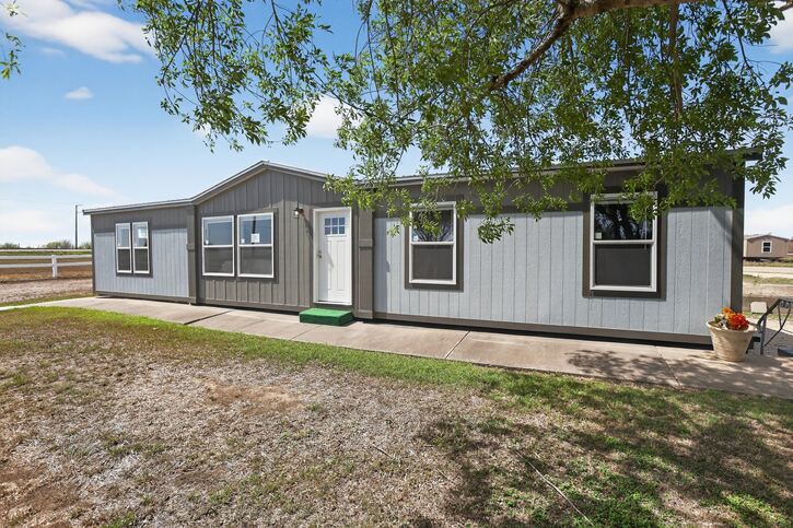 Hidden Shores 32563A | 3 bedroom, 2 bathroom, 1717 sqft home. Built by Cavco - Seguin in Seguin, TX.