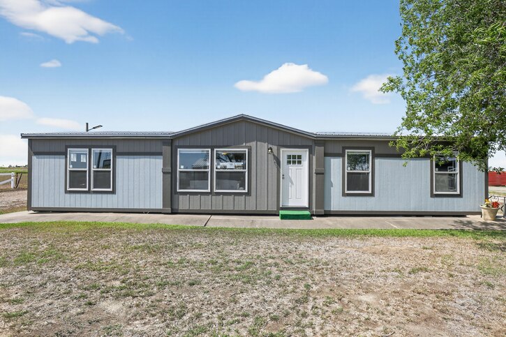 Hidden Shores 32563A | 3 bedroom, 2 bathroom, 1717 sqft home. Built by Cavco - Seguin in Seguin, TX.
