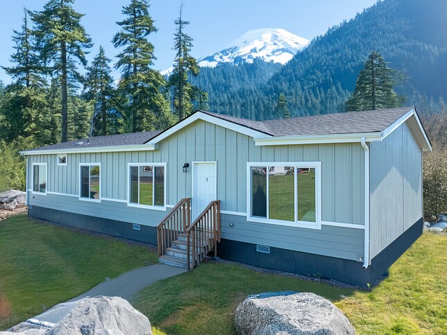 Evergreen 28583F | 3 bedroom, 2 bathroom, 1546 sqft home. Built by Cavco - Woodburn in Woodburn, OR.