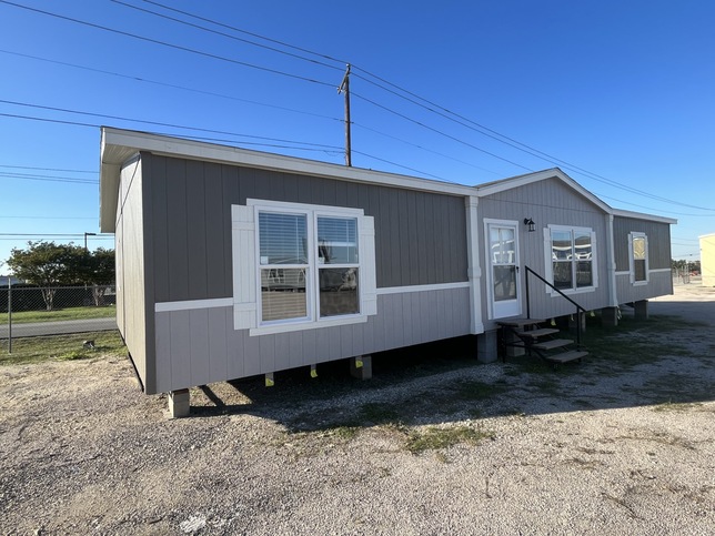 Pinnacle 28563P | 3 bedroom, 2 bathroom, 1492 sqft home | Built by Cavco - Waco in Waco, TX.