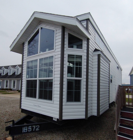 Country Manor 100162S | 1 bedroom, 1 bathroom, 387 sqft home. Built by Cavco - Nappanee in Nappanee, IN.