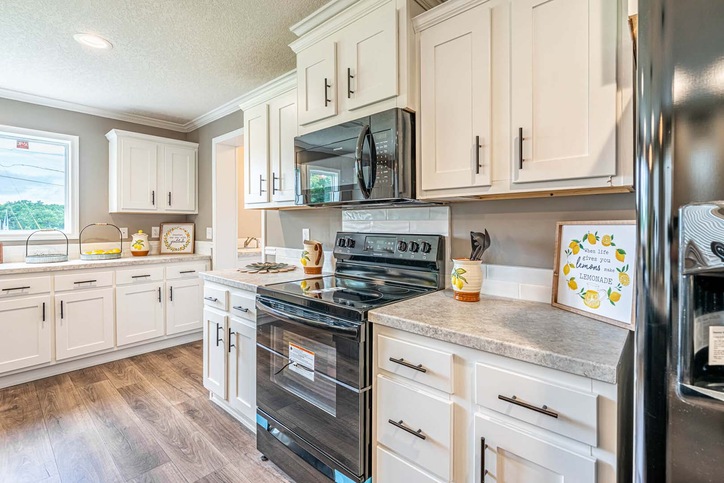 Isidro 32603C | 3 bedroom, 2 bathroom, 1780 sqft home | Built by Cavco - Moultrie in Moultrie, GA.