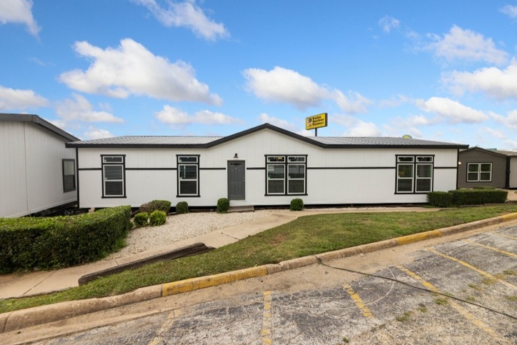 El Rancho 32644A Austin TX

Call 512-251-5614 for more info today!

