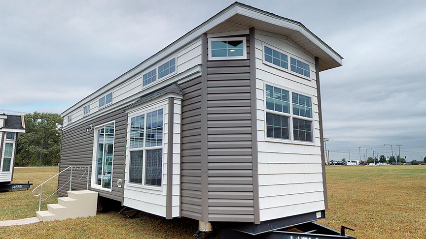 Two tone exterior with graphite vinyl siding and white shake siding on the 100170 Country Manor from Fairmont Homes.