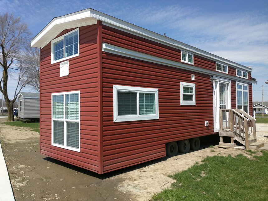 Attractive exterior redwood siding upgrade on the 100152 Country Manor from Fairmont Homes.