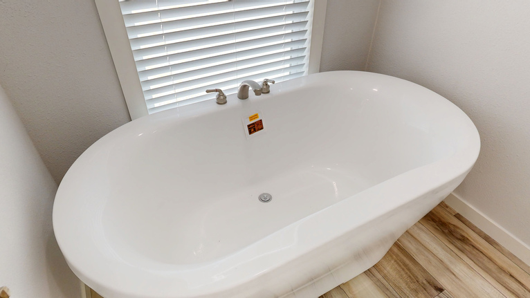 Emerald R48F Primary Bathroom Diamond Series Huntsville TX