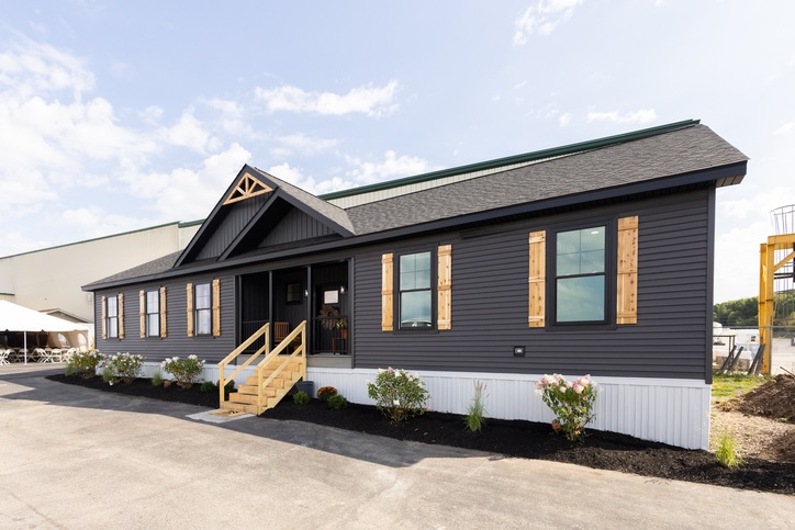 Ultra 32643CM | 3 bedroom, 2 bathroom, 1984 sqft home. Built by Cavco - Emlenton in Emlenton, PA.