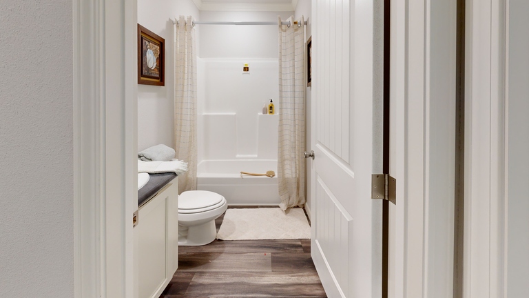 Gold Spur 5616 Gold Medal Series Houston TX
Guest Bathroom