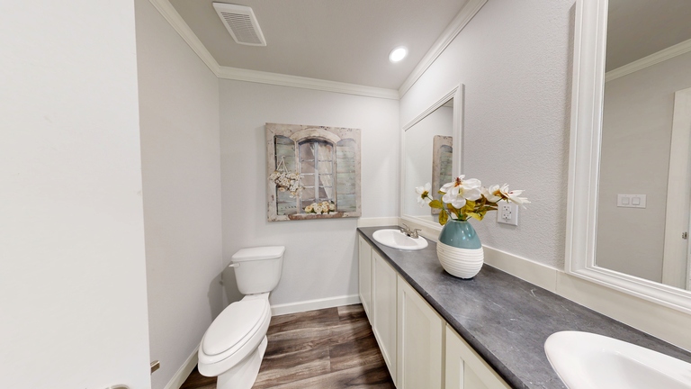 Gold Spur 5616 Gold Medal Series Houston TX
Primary Bathroom