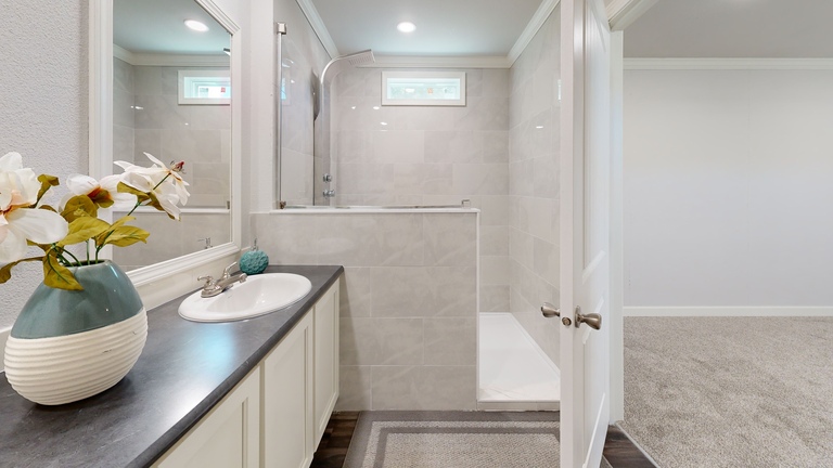 Gold Spur 5616 Gold Medal Series Houston TX
Primary Bathroom