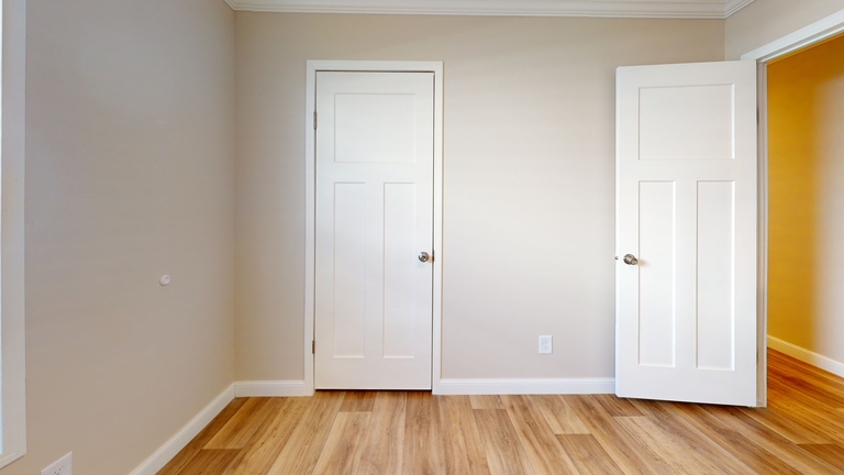 Black line for the Roanoke Duplex. First Nationally Available HUD Approved Duplex | Side A: 2 bedroom, 1 bathroom, 1050 sqft | Side B: 2 bedroom, 1 bathroom, 1050 sqft. Opposite side porches.