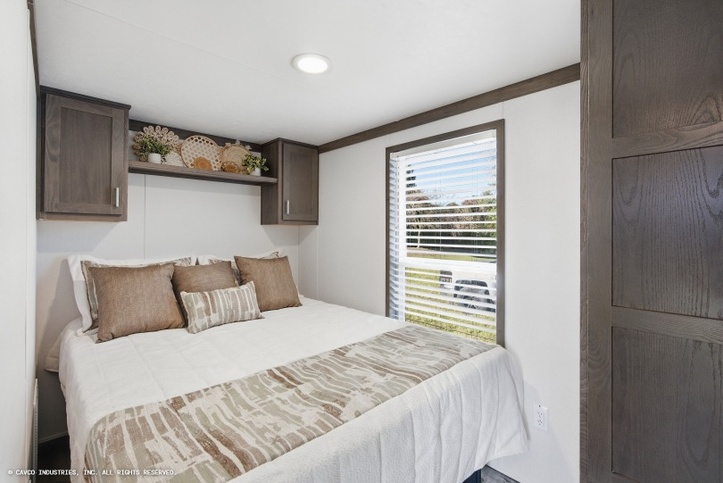 Veranda 12342D | 1 bedroom, 1 bathroom, 399 sqft park model. Built by Cavco = Nappanee in Nappanee, IN.