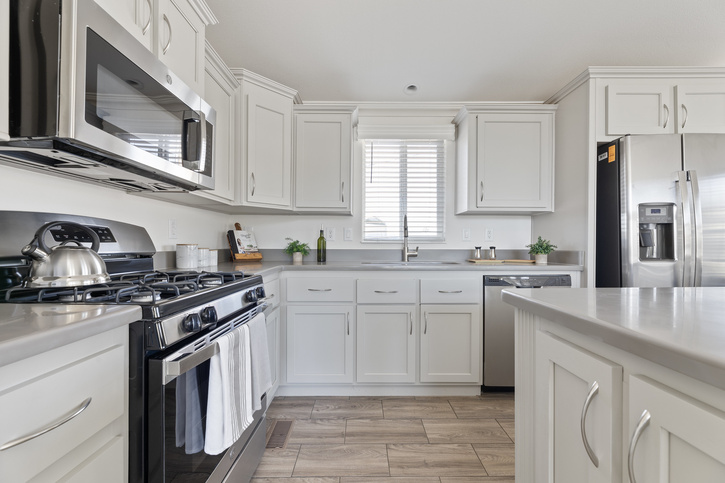 Sedona Ridge 24442A | 2 bedroom, 2 bathroom, 1027 sqft home | Built by Cavco - Goodyear in Goodyear, AZ.