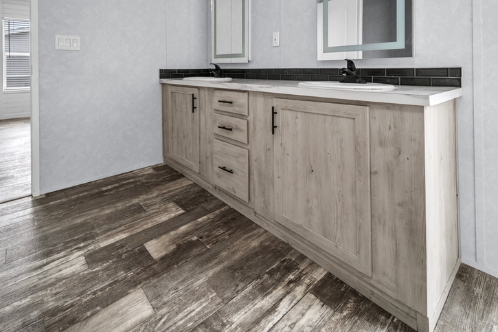 Valu Premier ~ MEGA MONSTER Home! 32724G Seguin TX