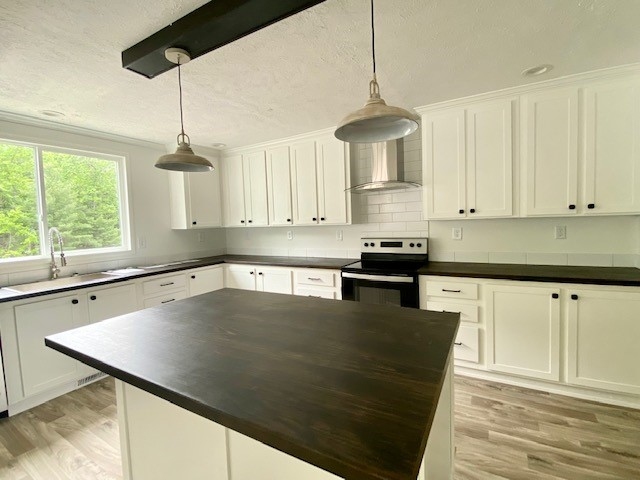 Country Manor 32663M | 3 bedroom, 2 bathroom, 1828 sqft home | Built by Cavco - Rocky Mount in Rocky Mount, VA.