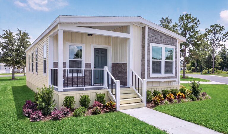 Hayden 24442A | 2 bedroom, 2 bathroom, 1029 sqft home. A Reserve home built by Cavco - Plant City in Plant City, FL.