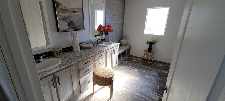 COUNTRY COTTAGE - $99,999!! WHAT?? NO WAY! Call today! 28523F New Braunfels TX