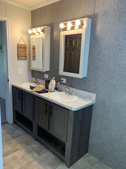 Love this clean, crisp double vanity in the Fairmont Inspiration Model 186040