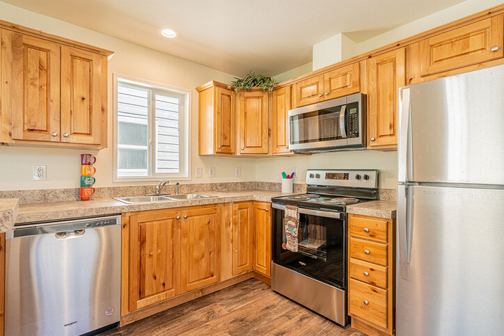 Sandpointe 14441A | 1 bedroom, 1 bathroom, 601 sqft home | Built by Cavco - Woodburn in Woodburn, OR.