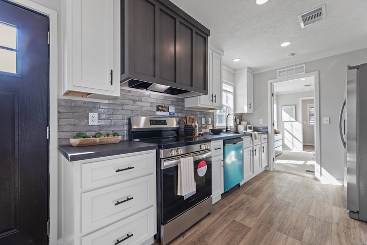 Helix 16763N | 3 bedroom, 2 bathroom, 1600 sqft home. Nationally available model. Built by Cavco - Lafayette in Lafayette, TN.