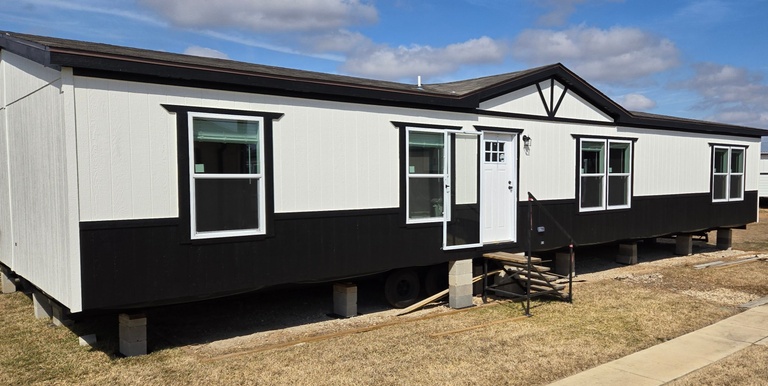 Special Pricing This Week Only! Delivery, Set and Blocked Vivid 450AO28603N Lytle TX
