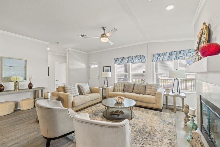 TRIPLE WIDE~ La Belle - END LOAD CONSTRUCTION! "The Beauty" 41764D Seguin TX
