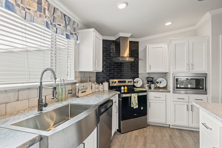 TRIPLE WIDE~ La Belle - END LOAD CONSTRUCTION! "The Beauty" 41764D Seguin TX