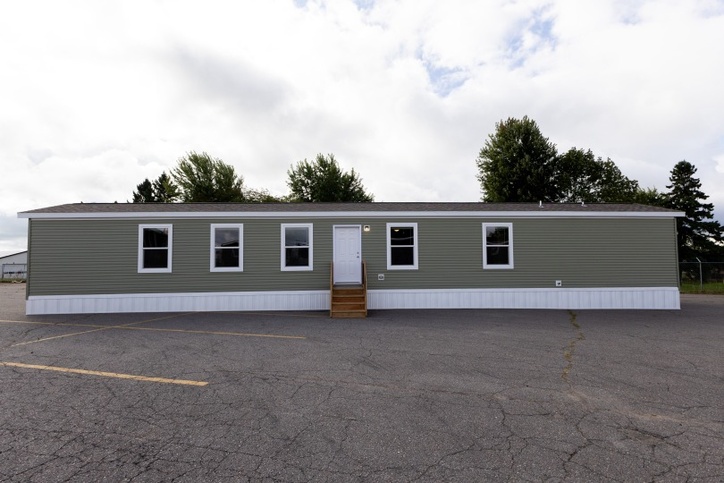 Edge 14763C | 3 bedroom, 2 bathroom, 1013 sqft home | Built by Cavco - Dorchester in Dorchester, WI.