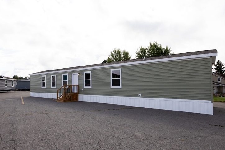 Edge 14763C | 3 bedroom, 2 bathroom, 1013 sqft home | Built by Cavco - Dorchester in Dorchester, WI.