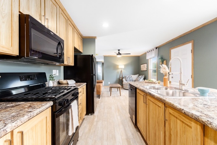 Edge 14763C | 3 bedroom, 2 bathroom, 1013 sqft home | Built by Cavco - Dorchester in Dorchester, WI.