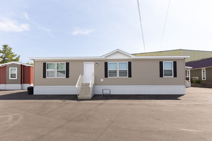 Blazer Select 28483E | 3 bedroom, 2 bathroom, 1280 sqft home. Built by Cavco - Clarion in Shippenville, PA.