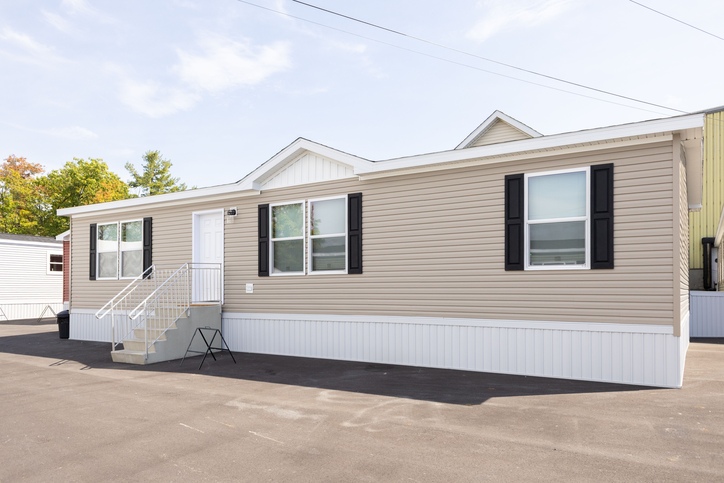 Blazer Select 28483E | 3 bedroom, 2 bathroom, 1280 sqft home. Built by Cavco - Clarion in Shippenville, PA.