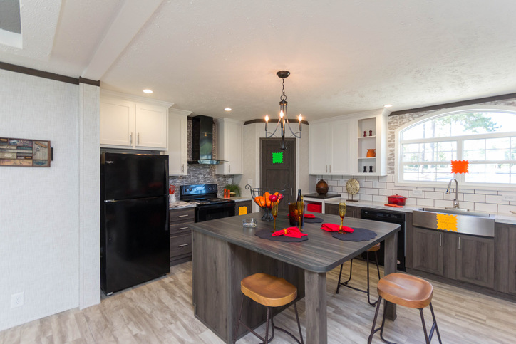3 bedroom, 2 bathroom, 1685 square feet. Built by Fleetwood Rocky Mount. Pegasus 28643S.