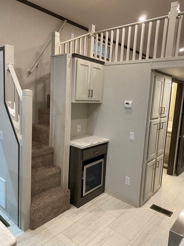 Country Manor 100177 | 1 bedroom, 1 bathroom, 399 sqft park model. Built by Cavco - Nappanee in Nappanee, IN.