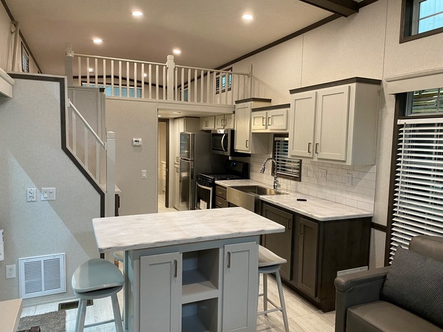Country Manor 100177 | 1 bedroom, 1 bathroom, 399 sqft park model. Built by Cavco - Nappanee in Nappanee, IN.