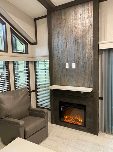 Country Manor 100177 | 1 bedroom, 1 bathroom, 399 sqft park model. Built by Cavco - Nappanee in Nappanee, IN.