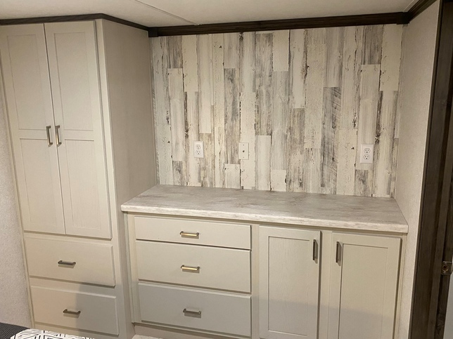 Country Manor 100177 | 1 bedroom, 1 bathroom, 399 sqft park model. Built by Cavco - Nappanee in Nappanee, IN.
