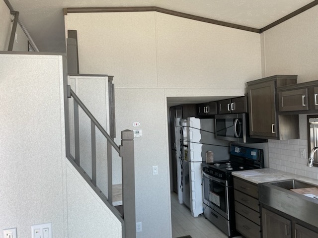 Country Manor 100177 | 1 bedroom, 1 bathroom, 399 sqft park model. Built by Cavco - Nappanee in Nappanee, IN.